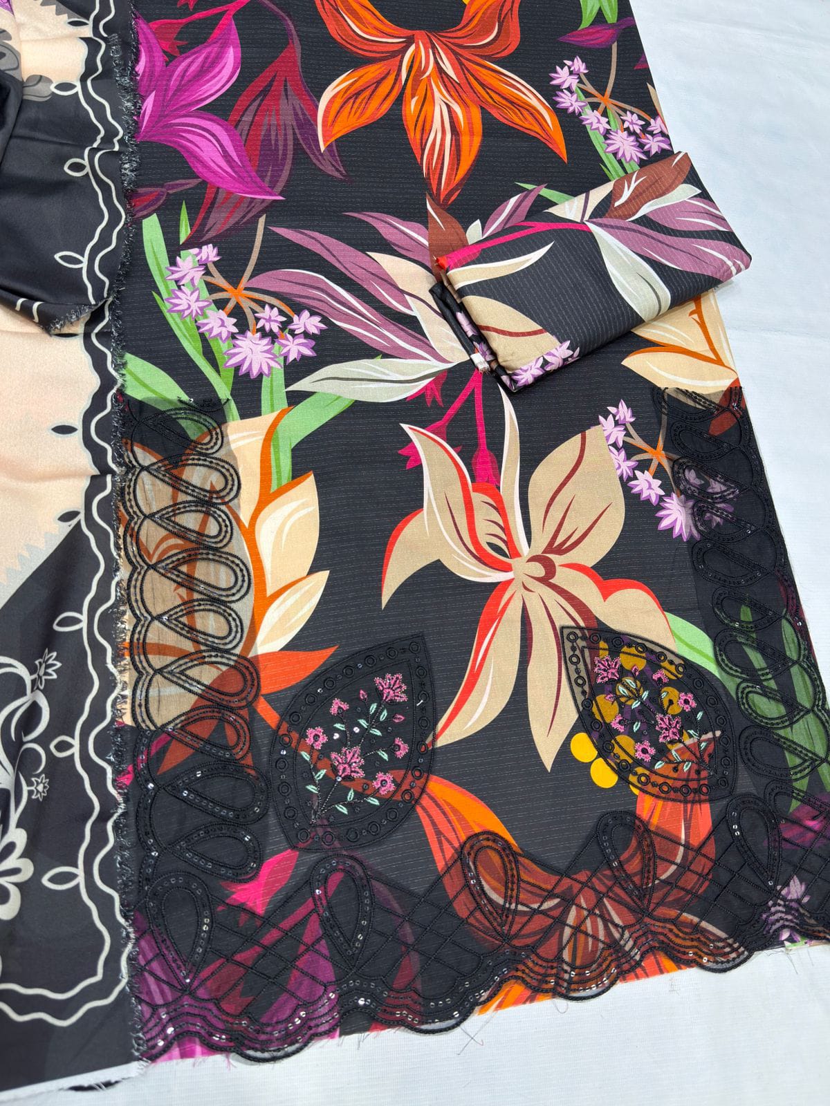 Iznik Brand Luxury Embroidered Article